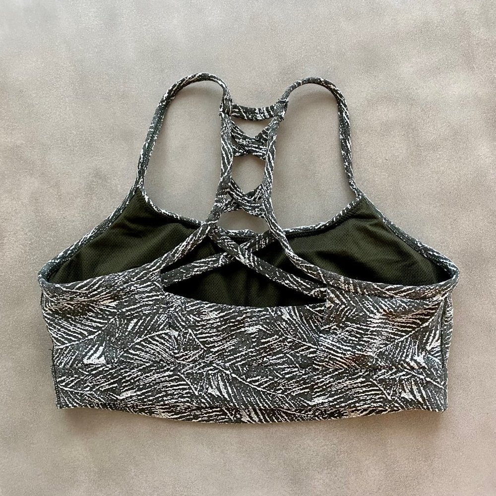 EUC All in Motion Sports Bra Botanical Bamboo Print Size Small - Picture 2 of 3